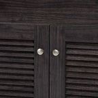 Meuble de rangement de cuisine traditionnel en bois brun foncé avec huche et étagères ouvertes