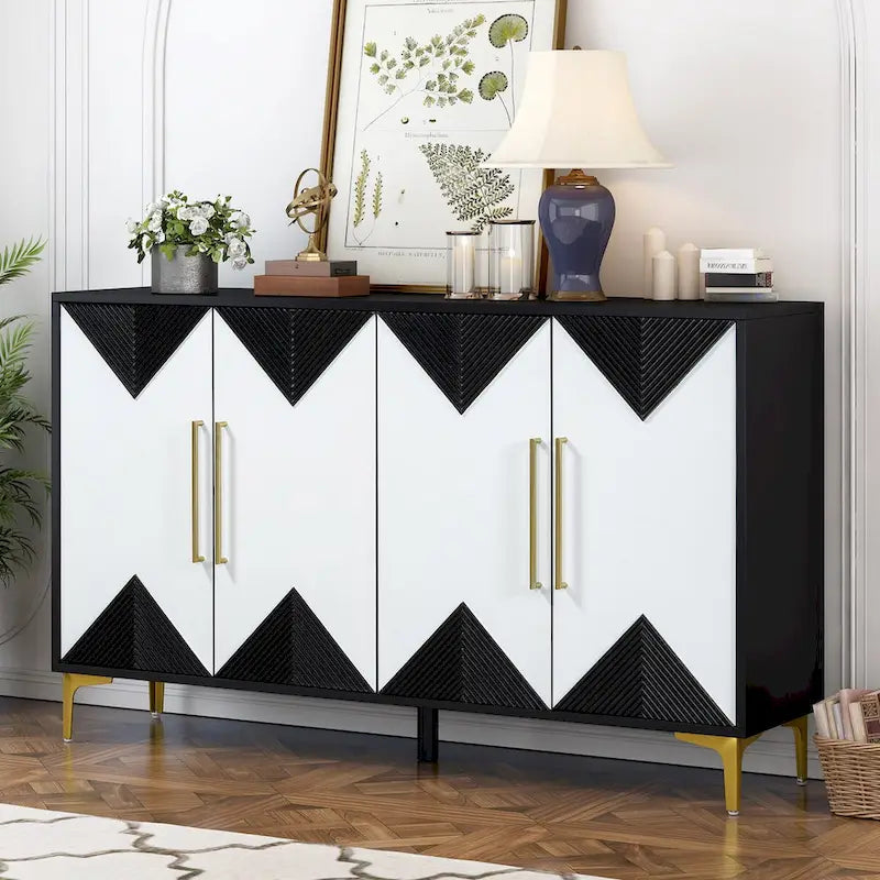 Armoire à quatre portes avec motifs triangulaires bicolores sur les portes et étagères réglables