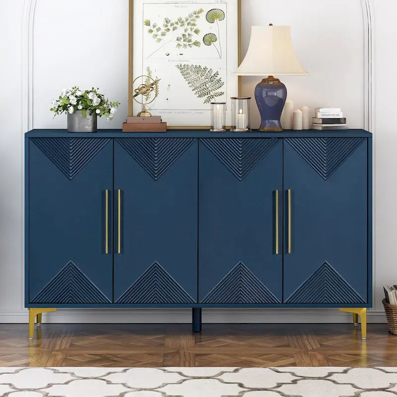 Armoire à quatre portes avec motifs triangulaires bicolores sur les portes et étagères réglables