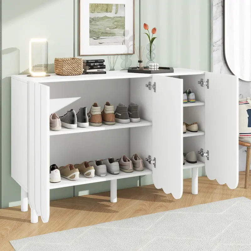 Meuble à chaussures minimaliste crème avec portes ondulées, 5 pieds en bois et étagères réglables