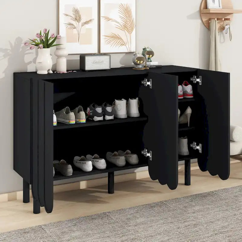 Meuble à chaussures minimaliste crème avec portes ondulées, 5 pieds en bois et étagères réglables